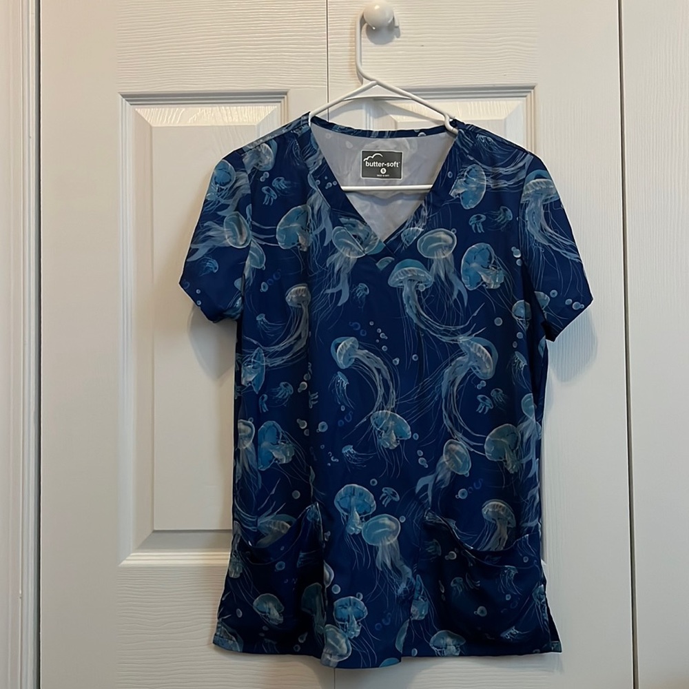 uniform advantage scrub top